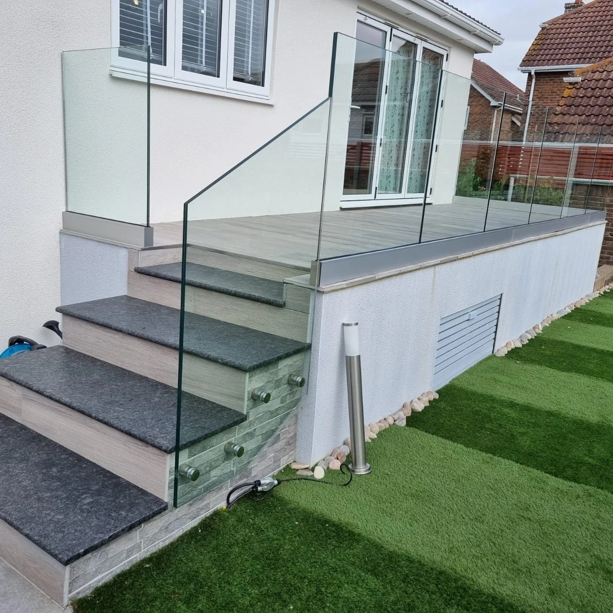 The Staircases/Balconies/Decks Glass Railing Suppliers And Manufacturers In UAE